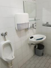 Sanitarije knjižnica-pred začetkom del 2